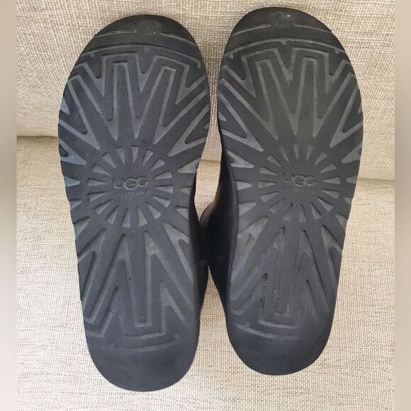 Ugg Leather Classic Short Water Resistant Boot Sz 10 - Picture 13 of 15